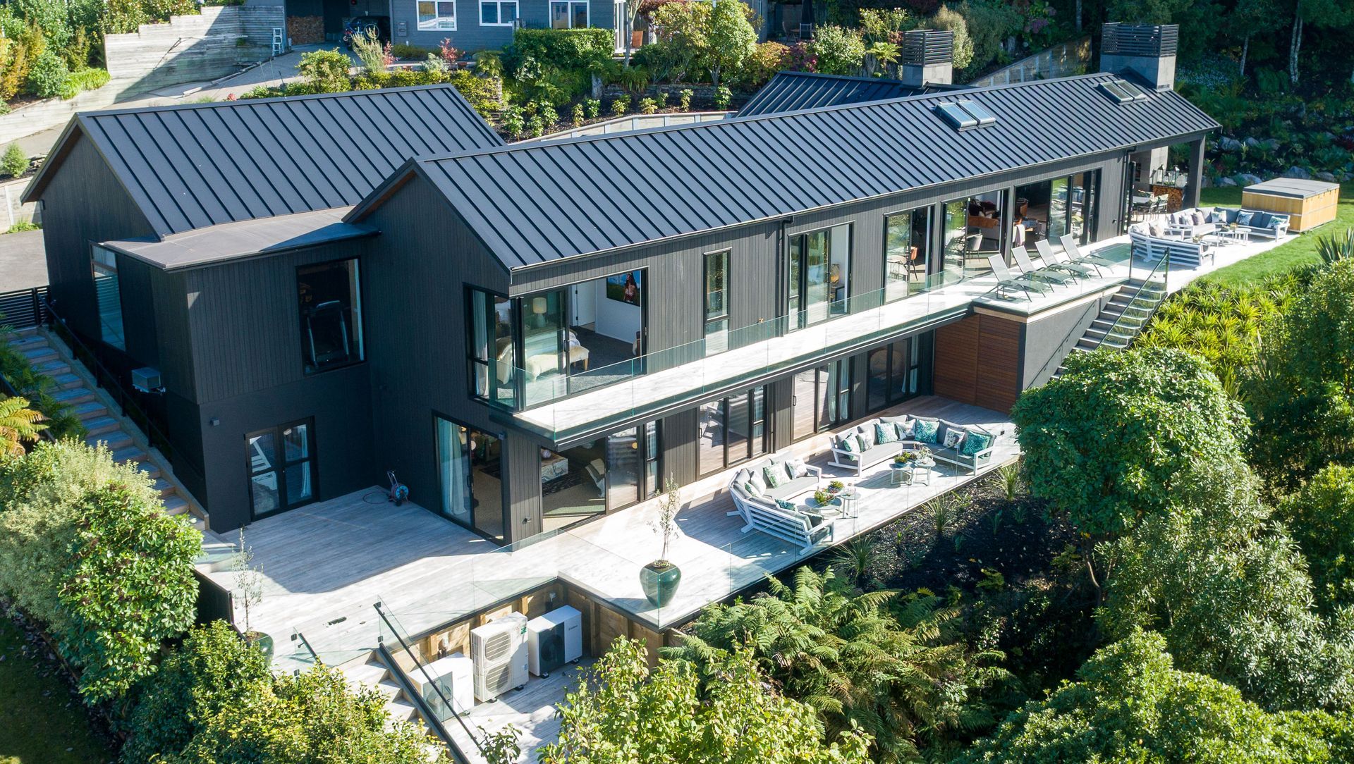 Lakestone Lodge banner