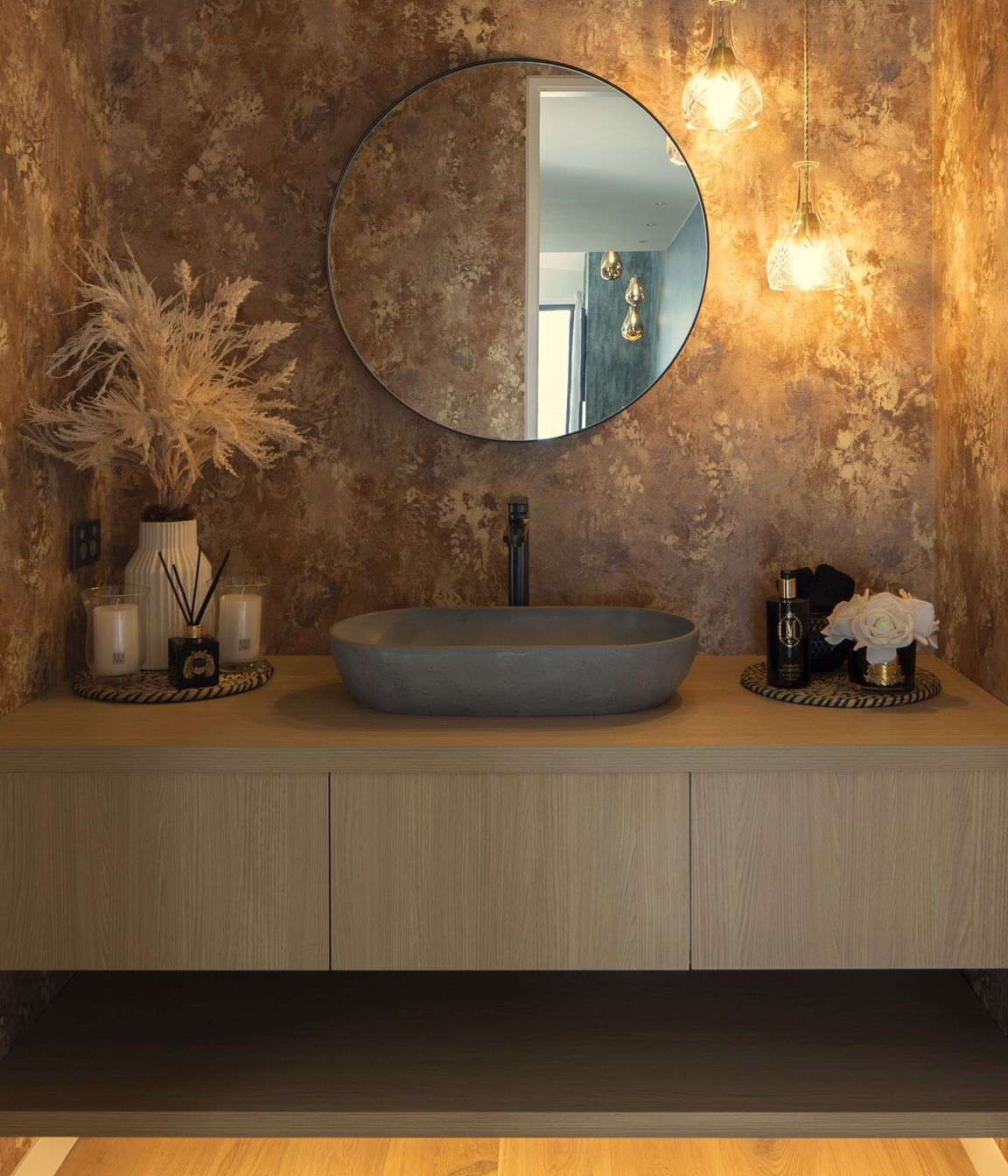 Luxurious Guest WC