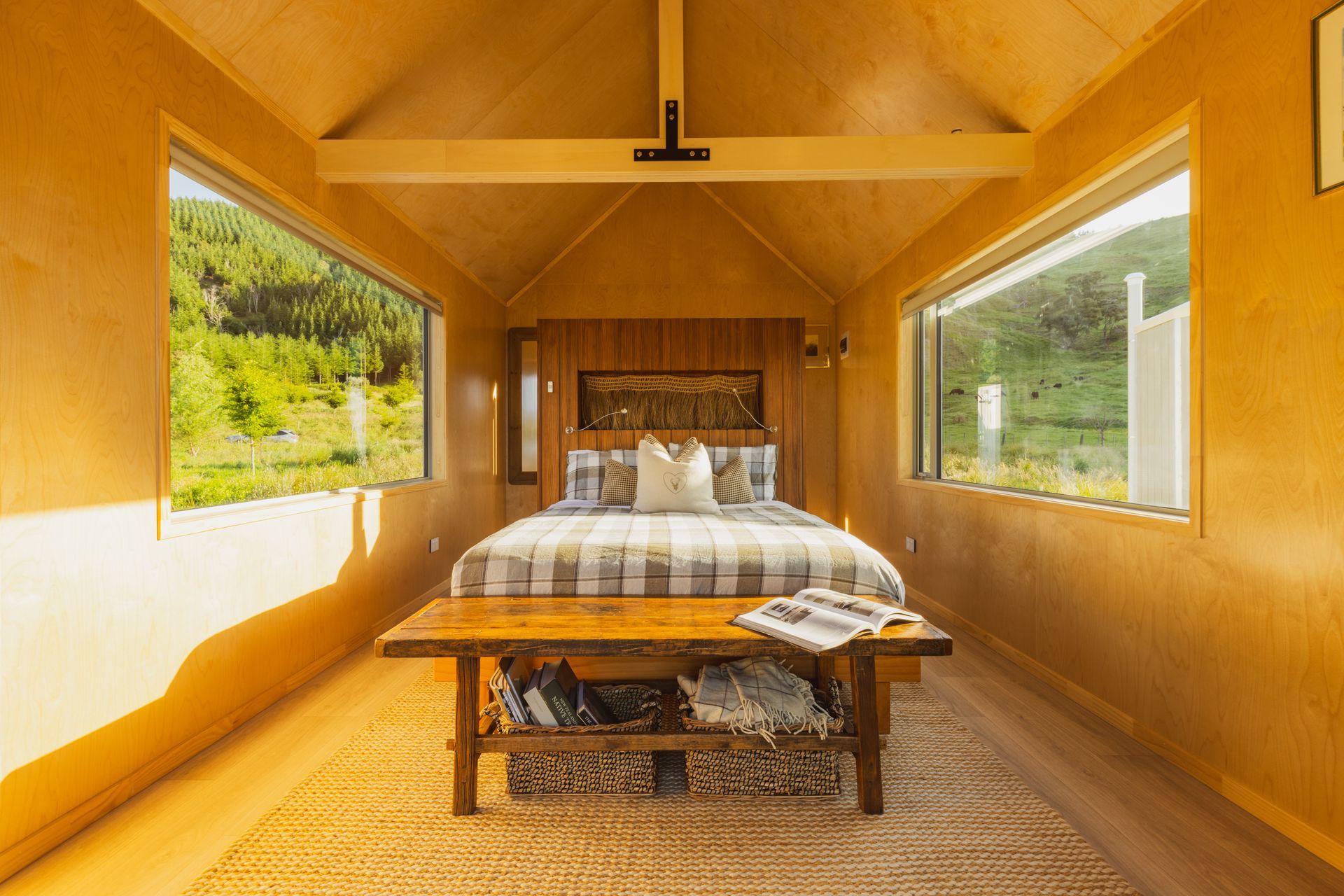 Light, cosy and spacious Everest cabin finished in birch plywood