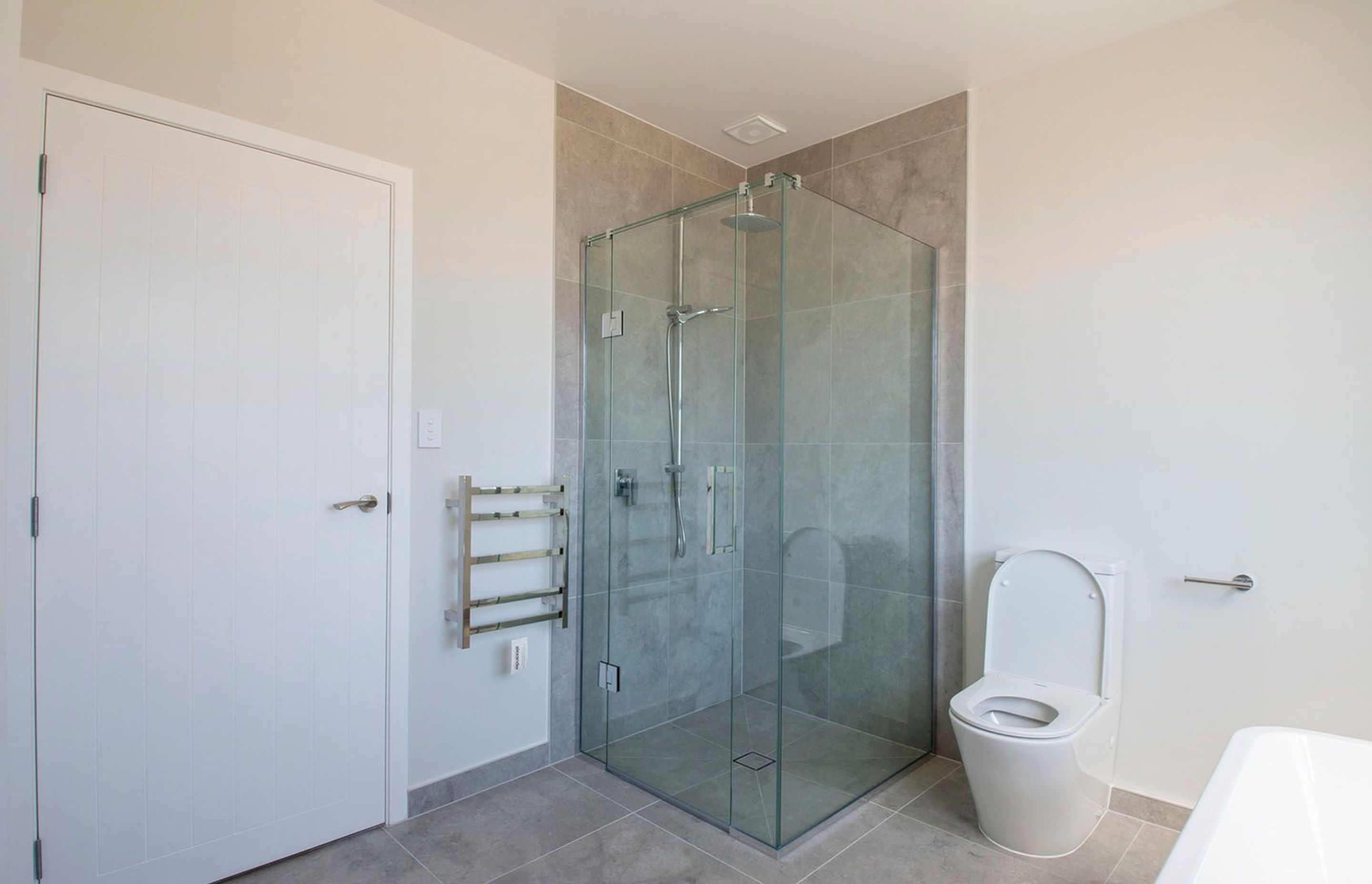 Lakeside, 45 Whites Way - Invest