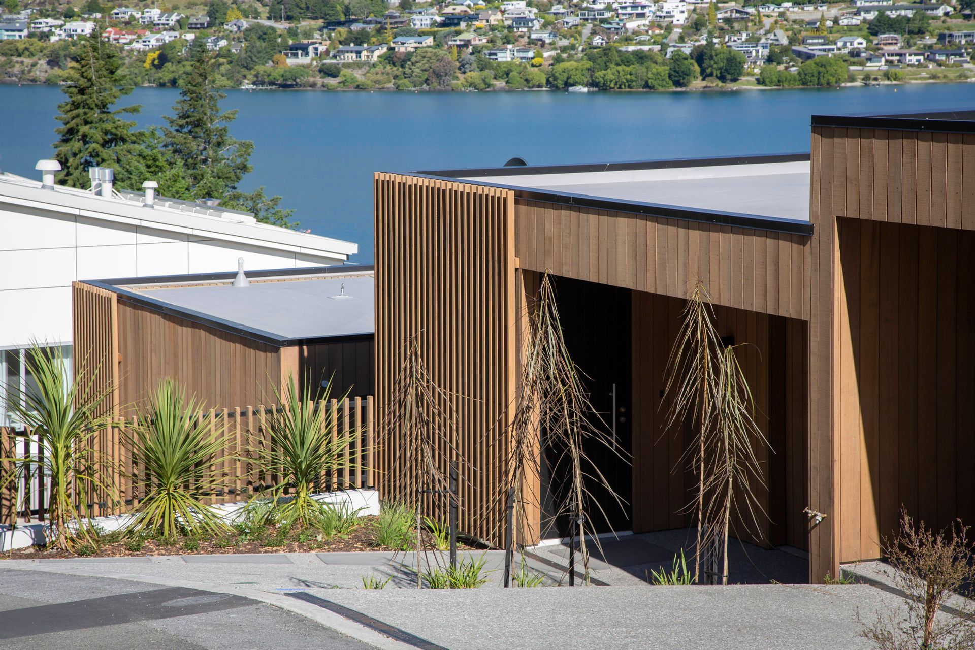 Lakeside Villa | QLPM & Rohan Architects