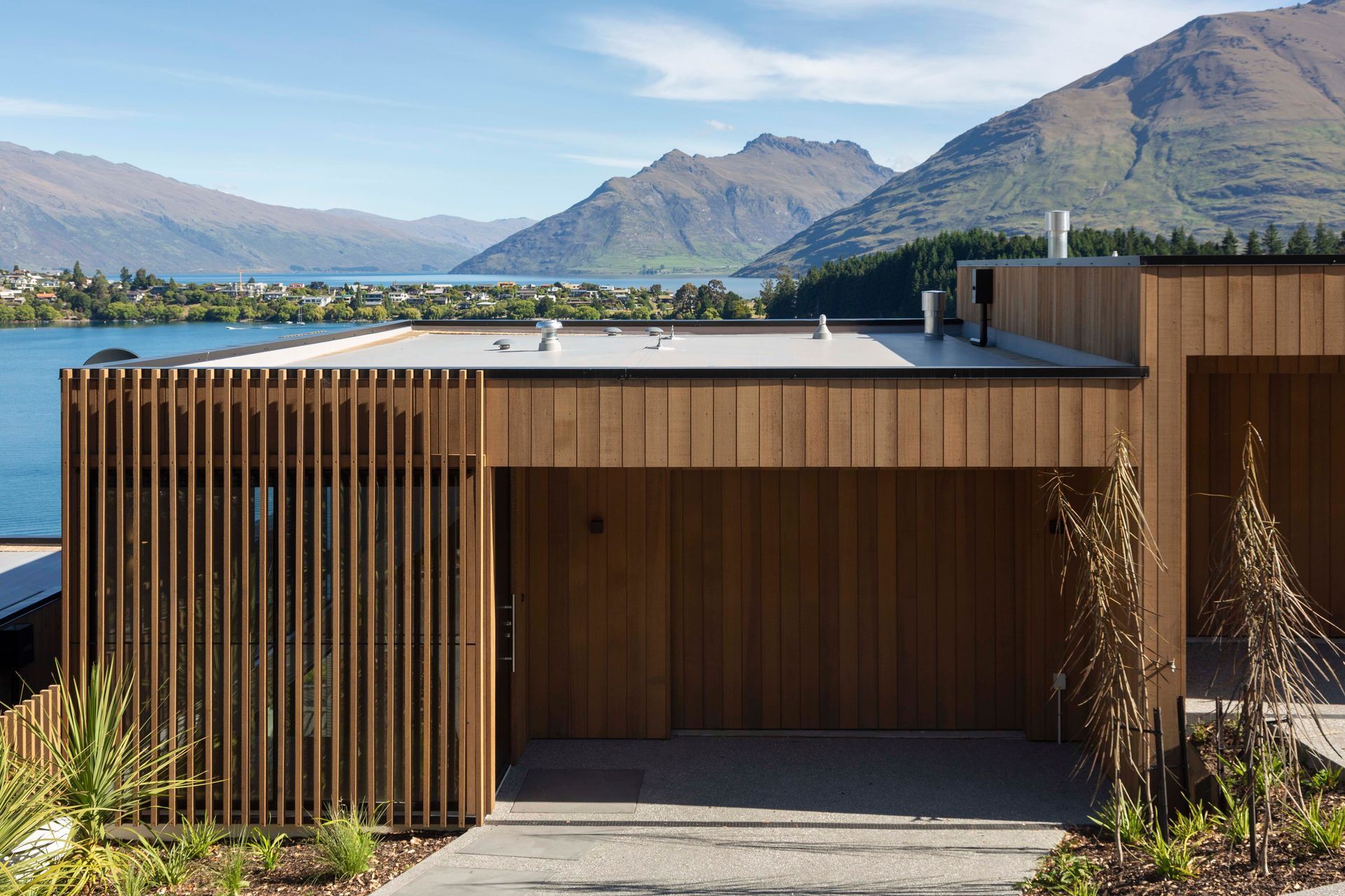 Lakeside Villa | QLPM & Rohan Architects