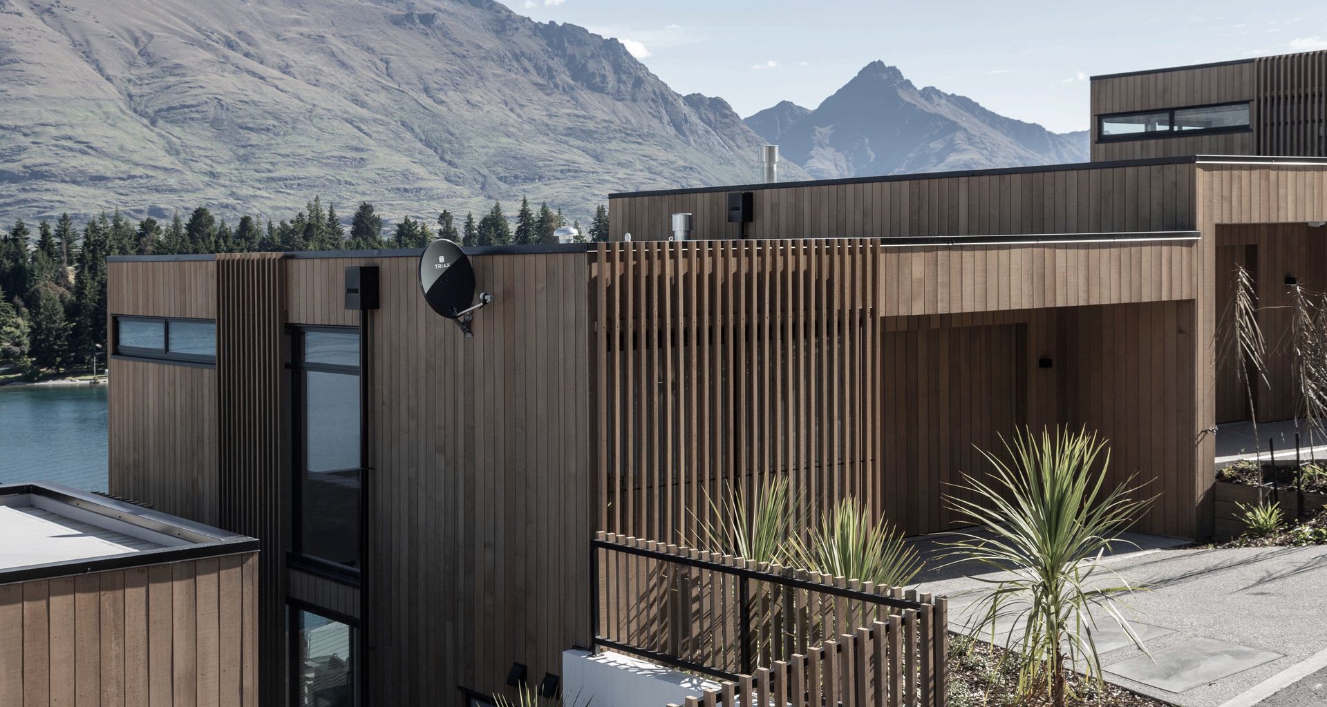 Lakeside Villa | Rohan Collett Architects banner