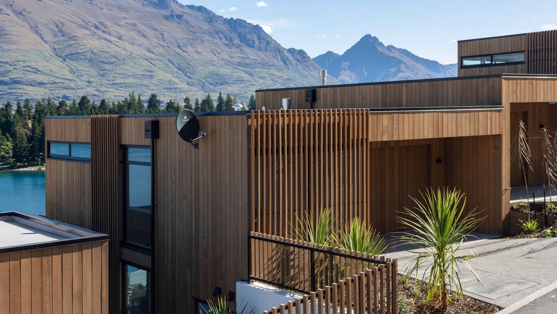 Lakeside Villa | Rohan Collett Architects banner