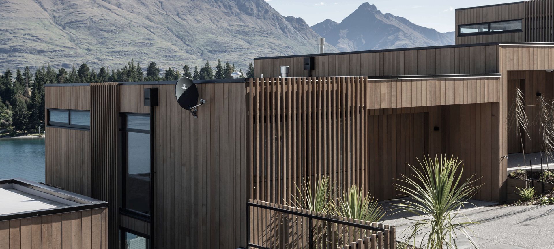 Lakeside Villa | Rohan Collett Architects banner