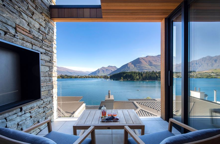 Lakeside Villa | Rohan Collett Architects