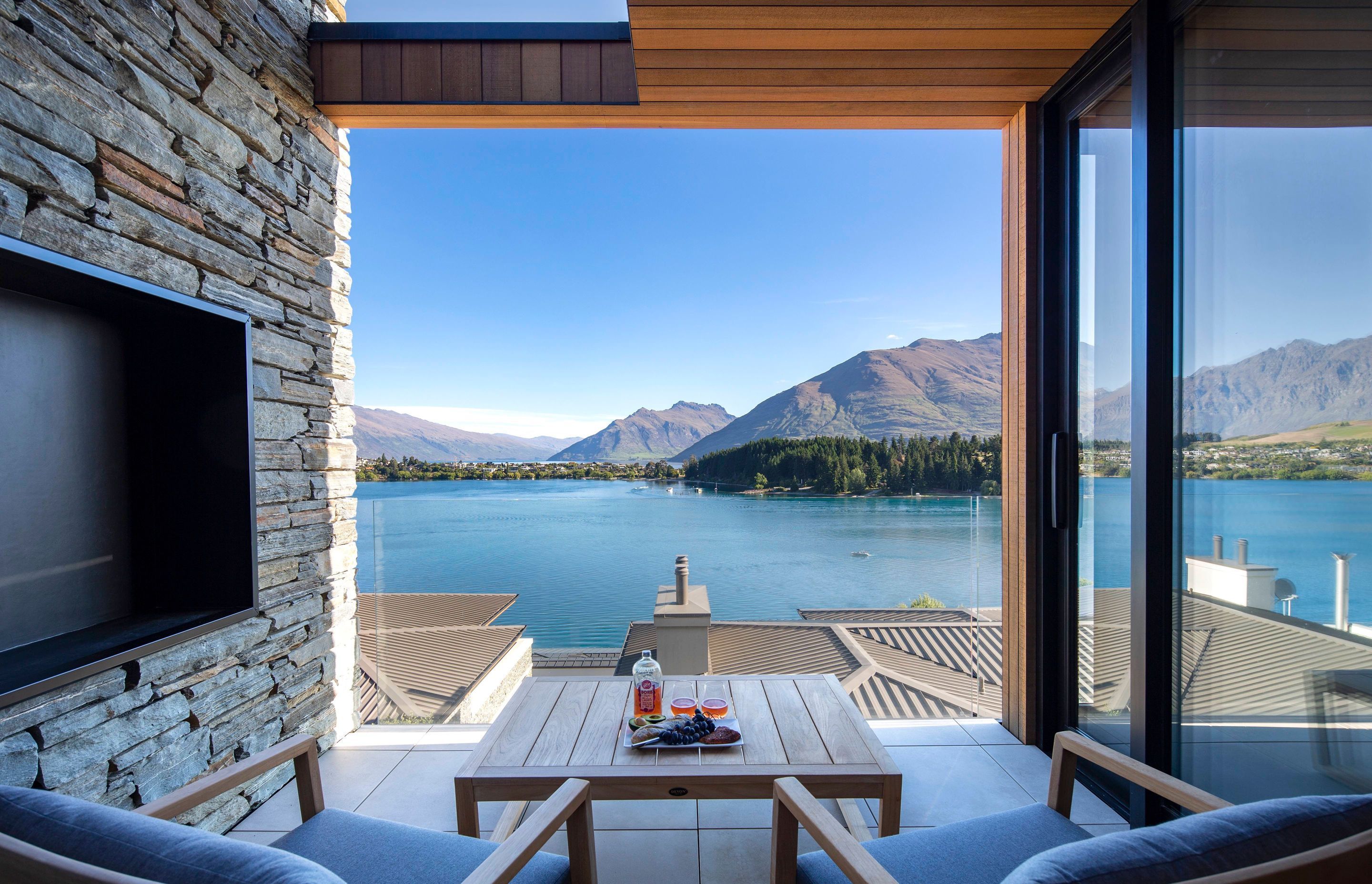 Lakeside Villa | QLPM &amp; Rohan Architects