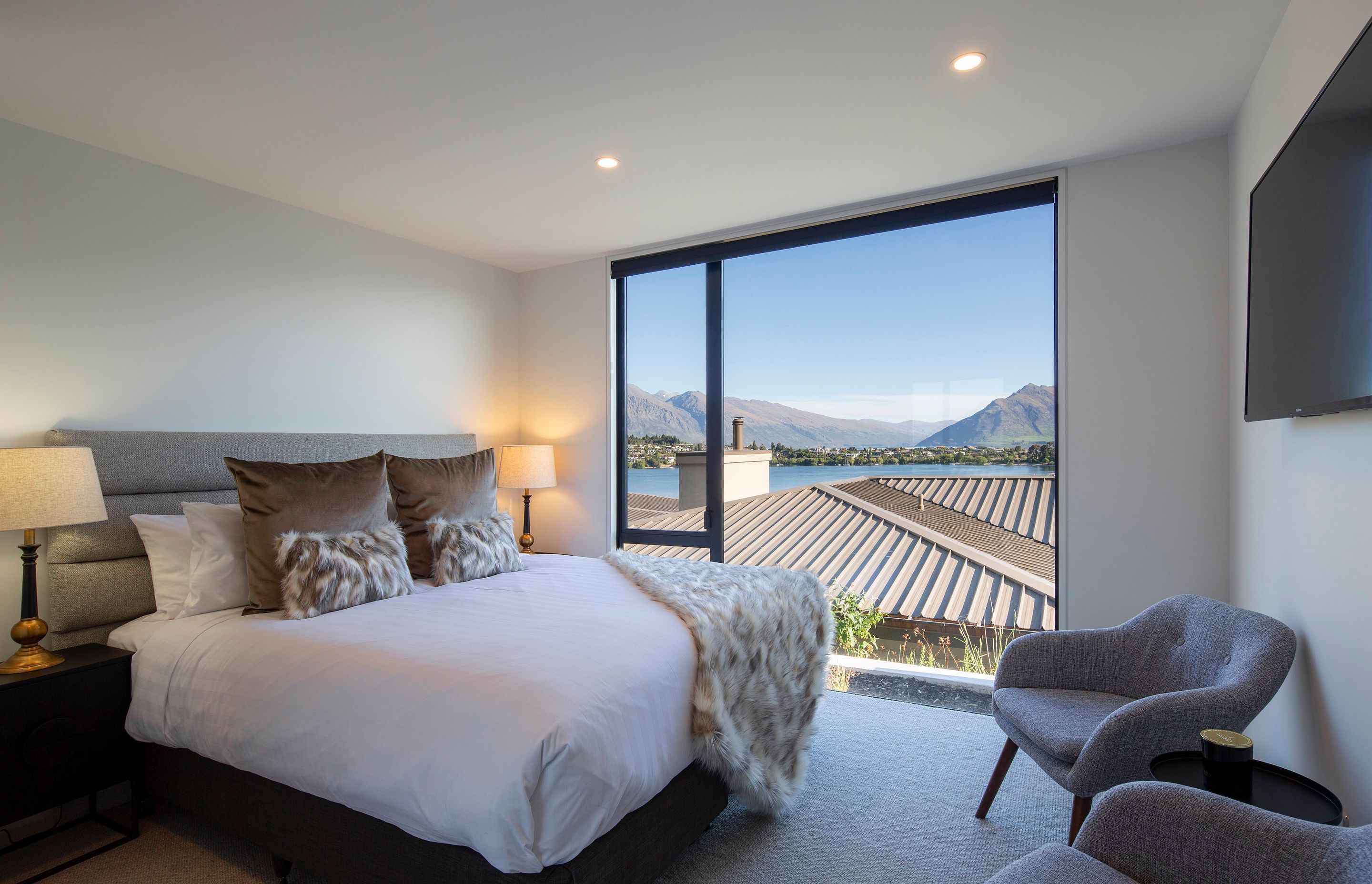 Lakeside Villa | QLPM & Rohan Architects