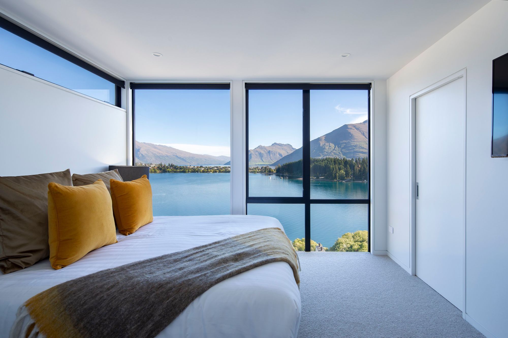 Lakeside Villa | QLPM & Rohan Architects