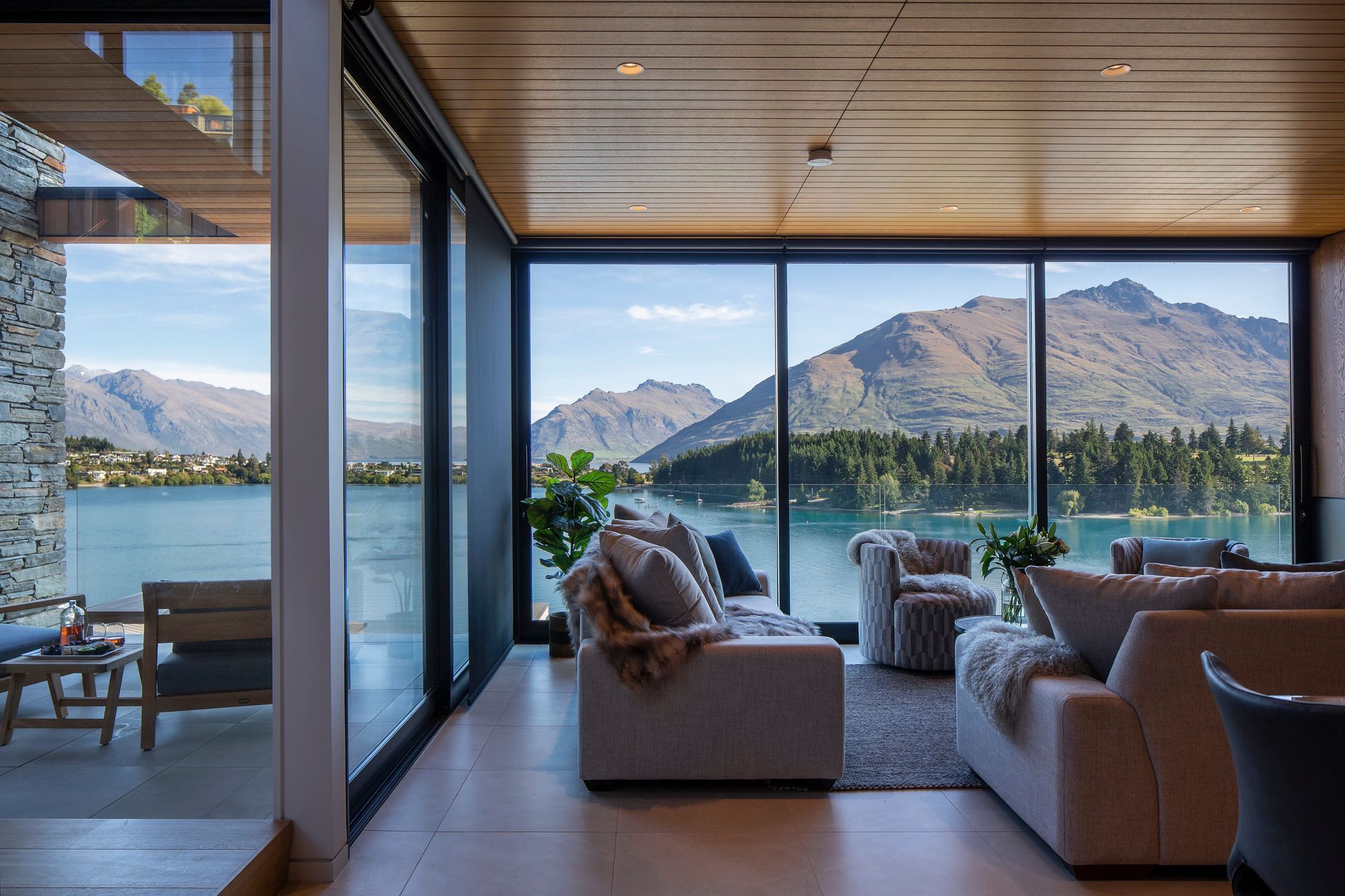 Lakeside Villa | QLPM & Rohan Architects