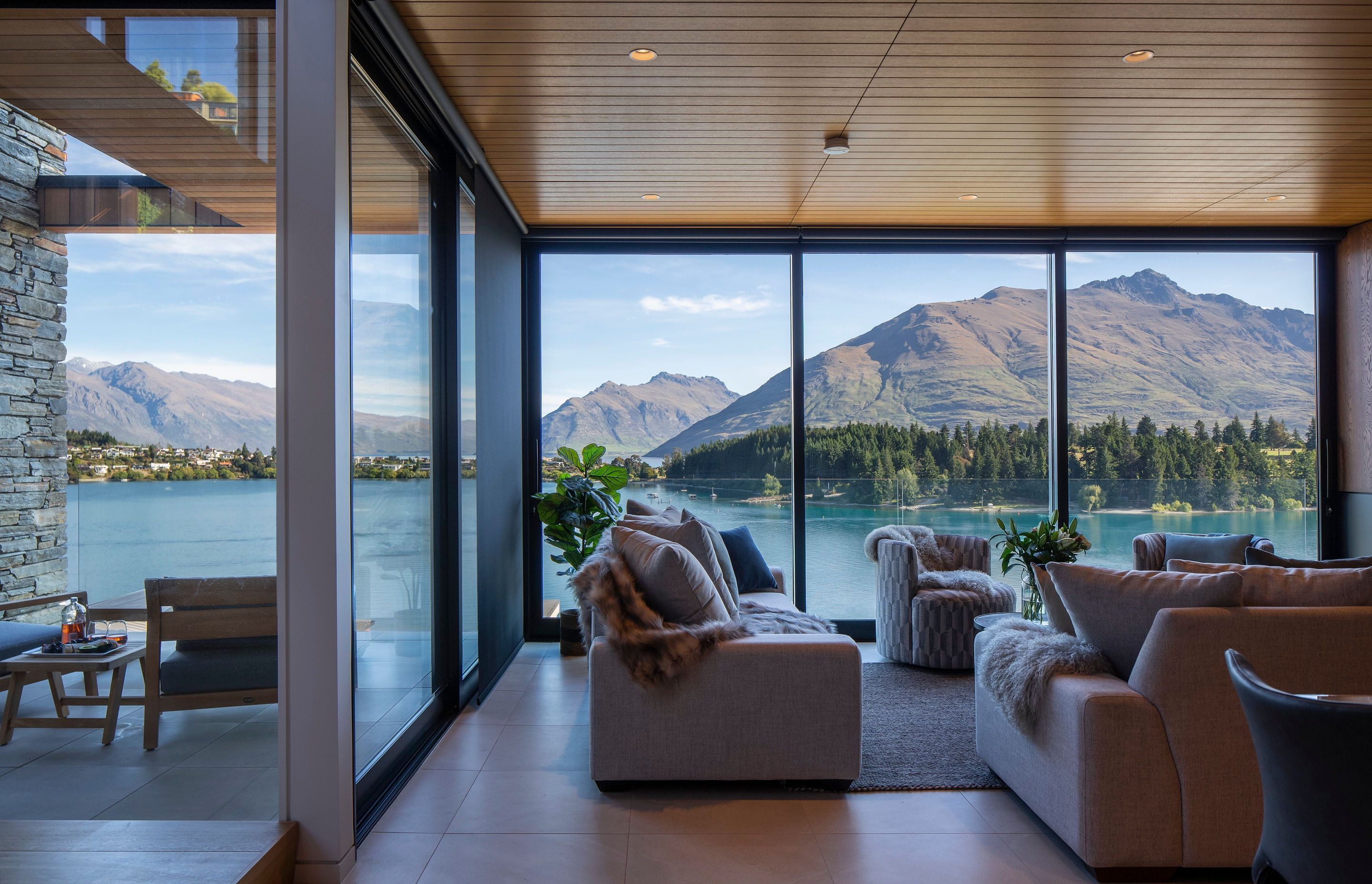 Lakeside Villa | QLPM &amp; Rohan Architects