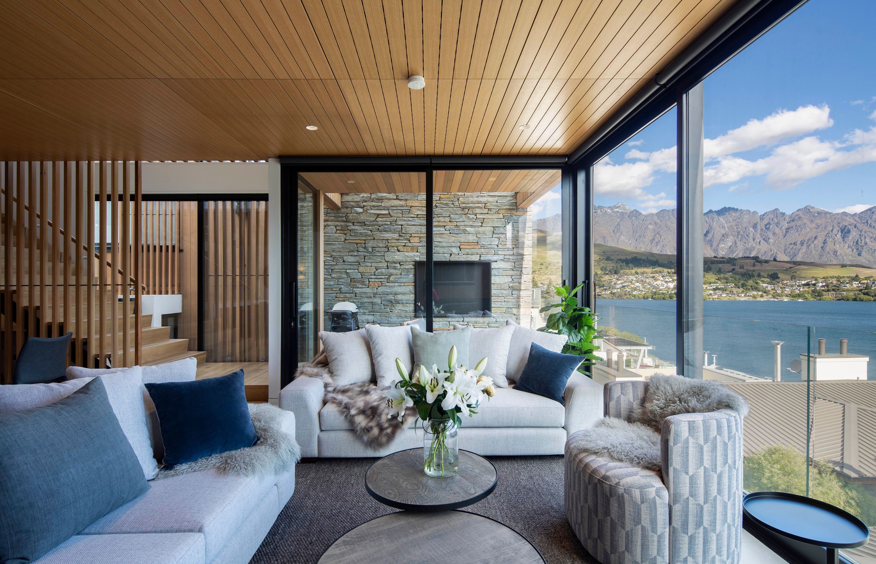 Lakeside Villa | QLPM &amp; Rohan Architects