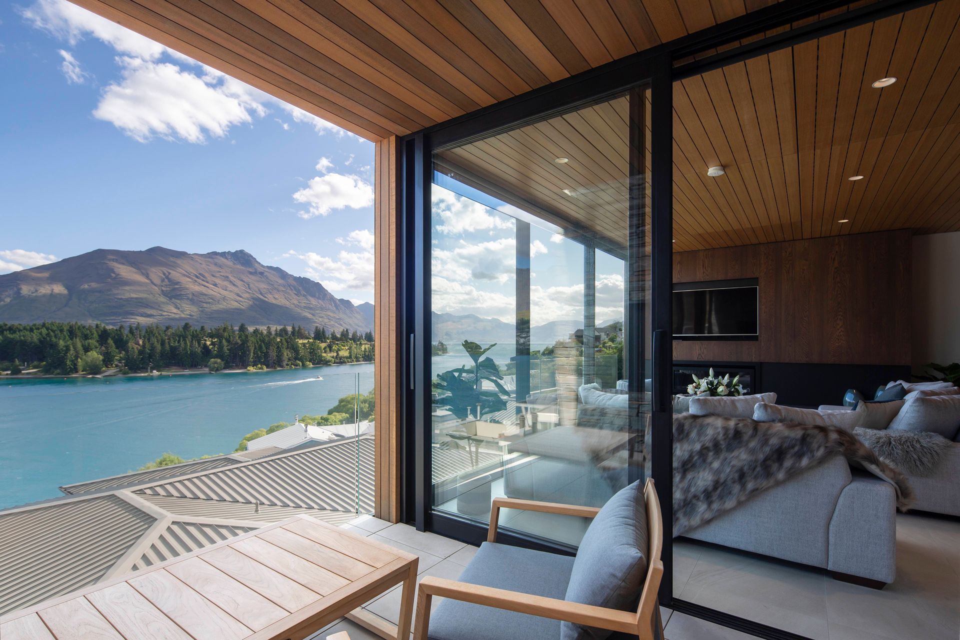 Lakeside Villa | QLPM & Rohan Architects
