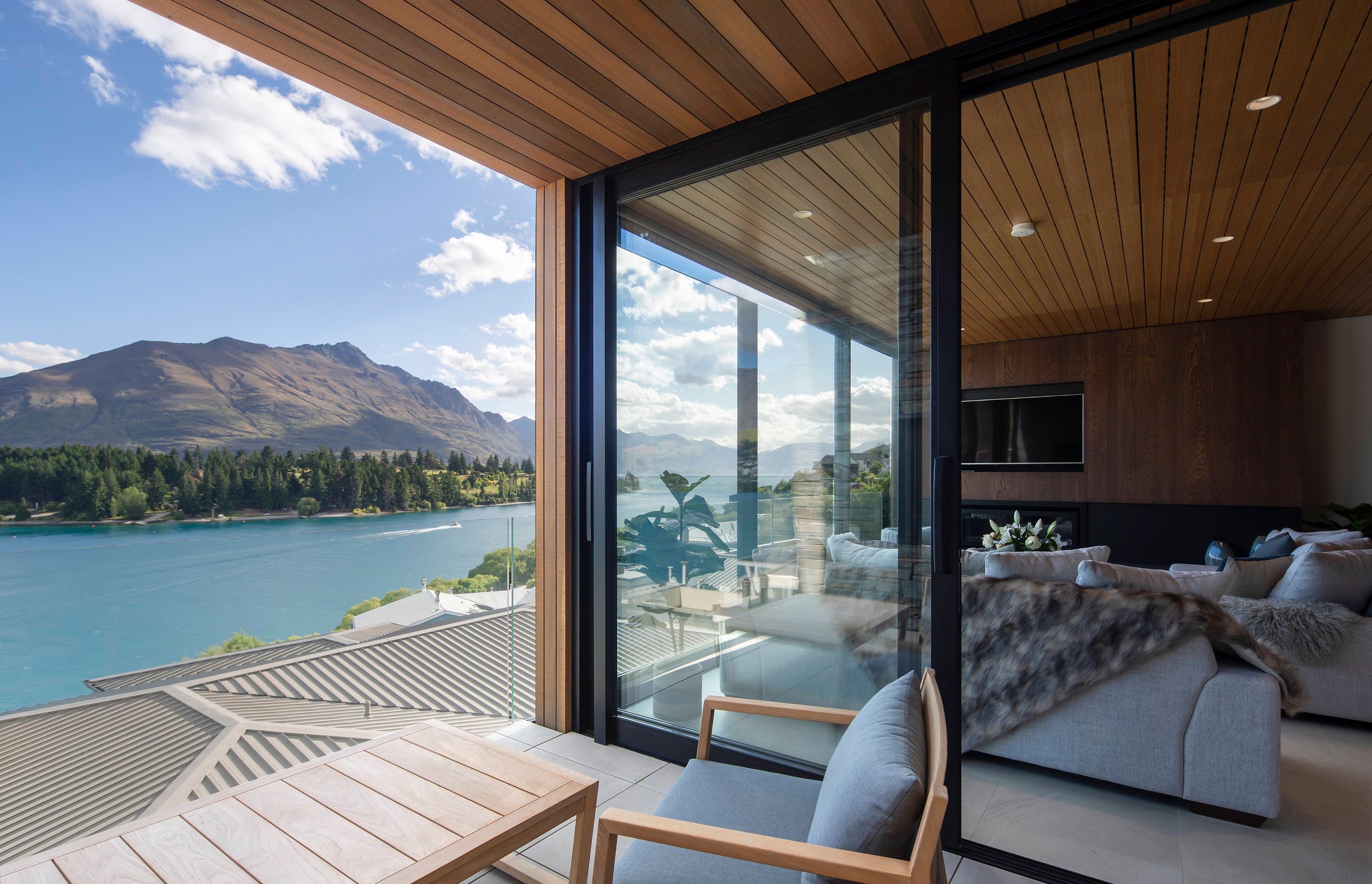 Lakeside Villa | QLPM & Rohan Architects