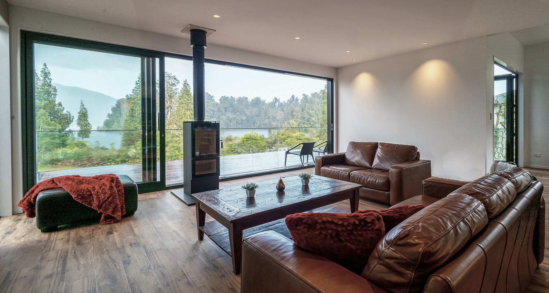 Lakeside Holiday Home banner