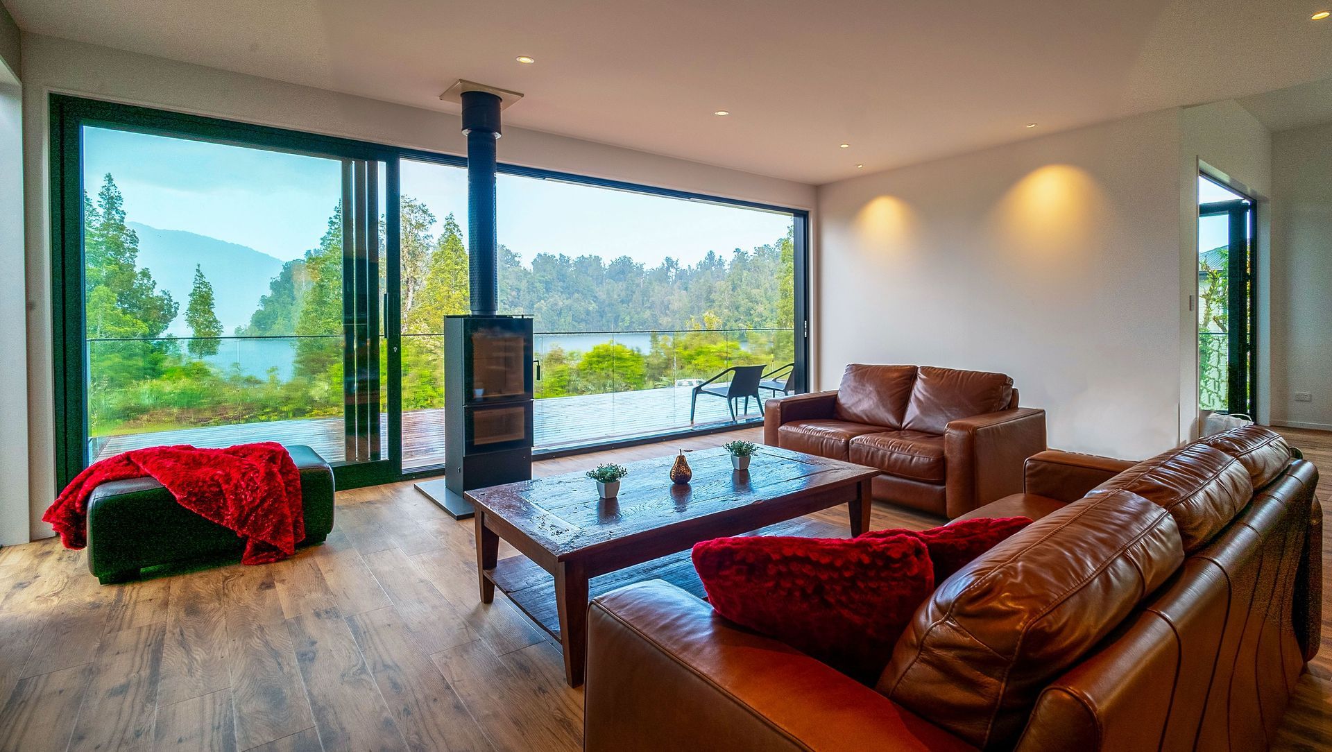 Lakeside Holiday Home banner