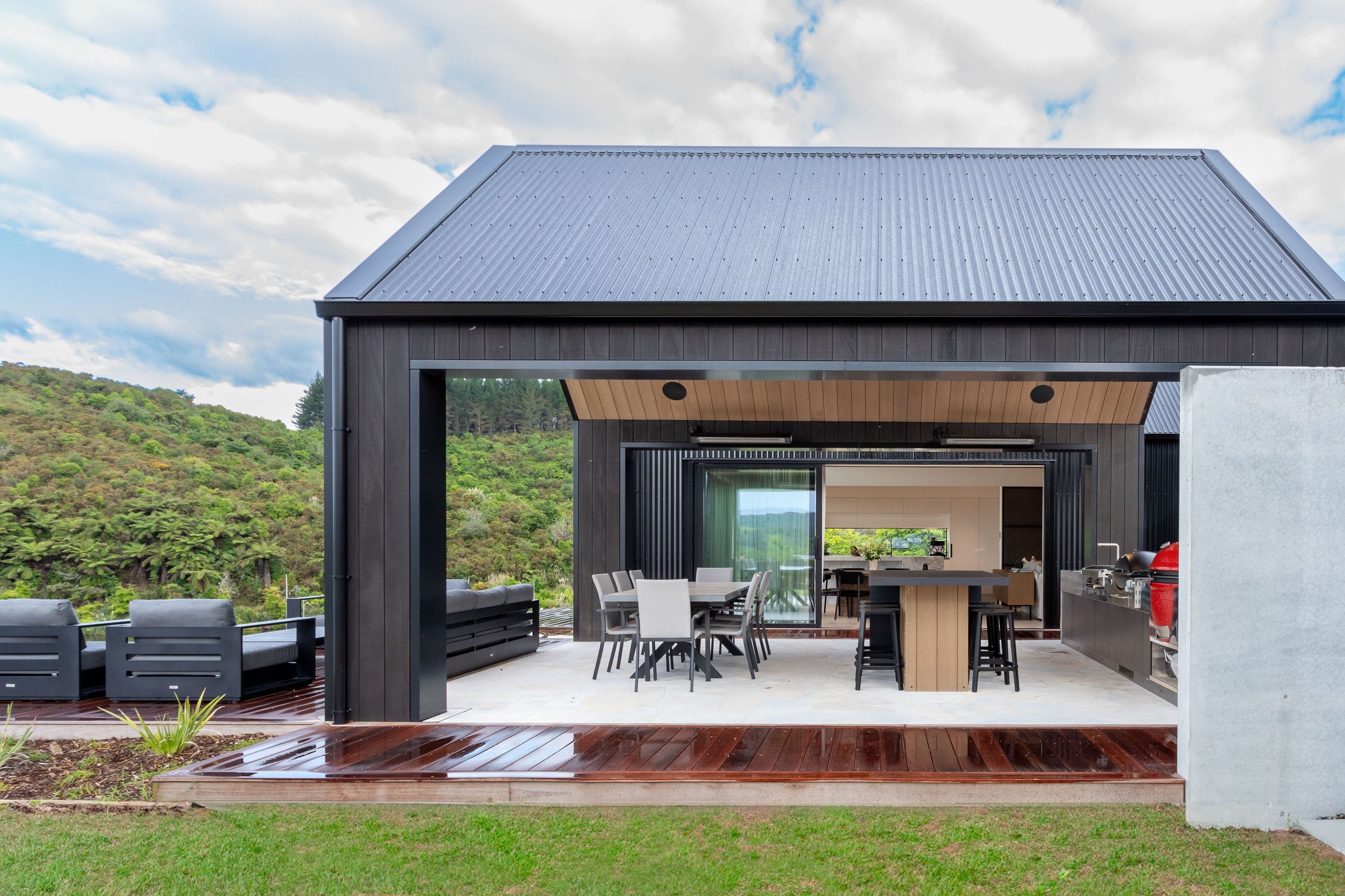 Outdoor-Dining-Space.jpg
