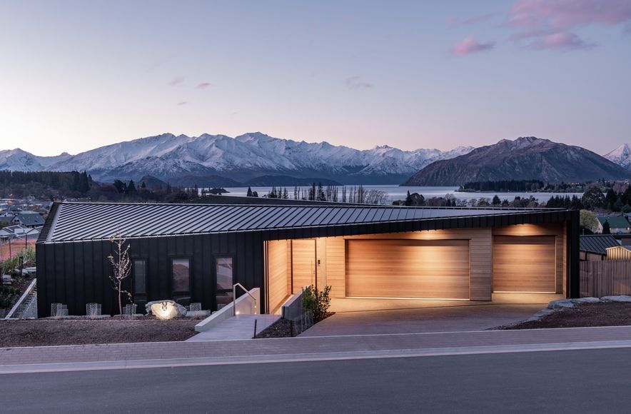 Lake Wanaka house: an abode that perfectly balances shelter and views