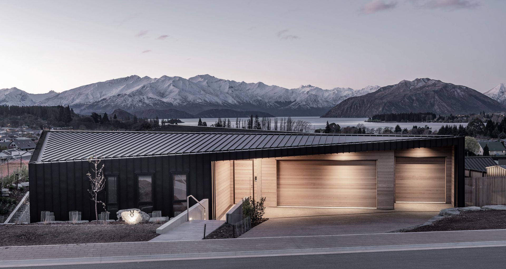 Lake Wanaka house: an abode that perfectly balances shelter and views banner