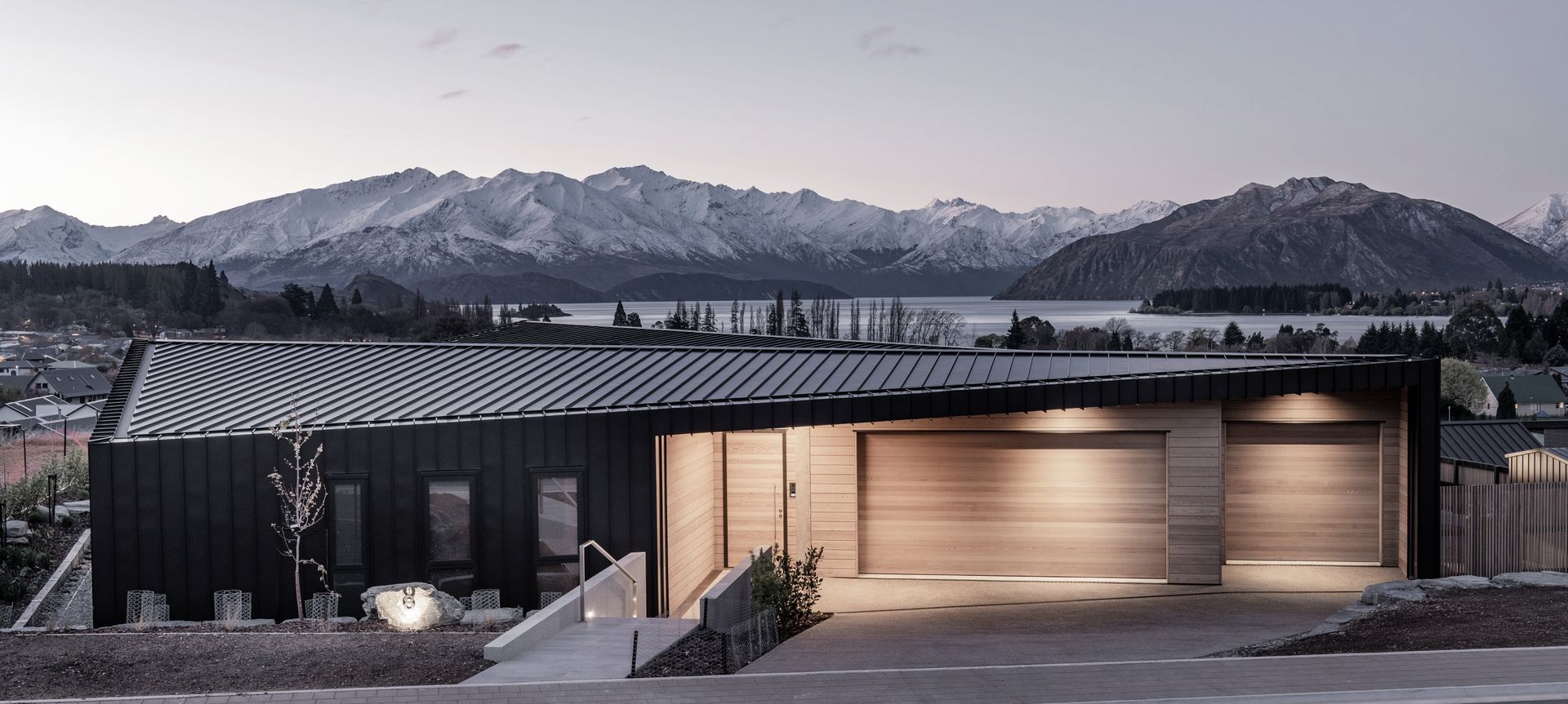 Lake Wanaka house: an abode that perfectly balances shelter and views banner