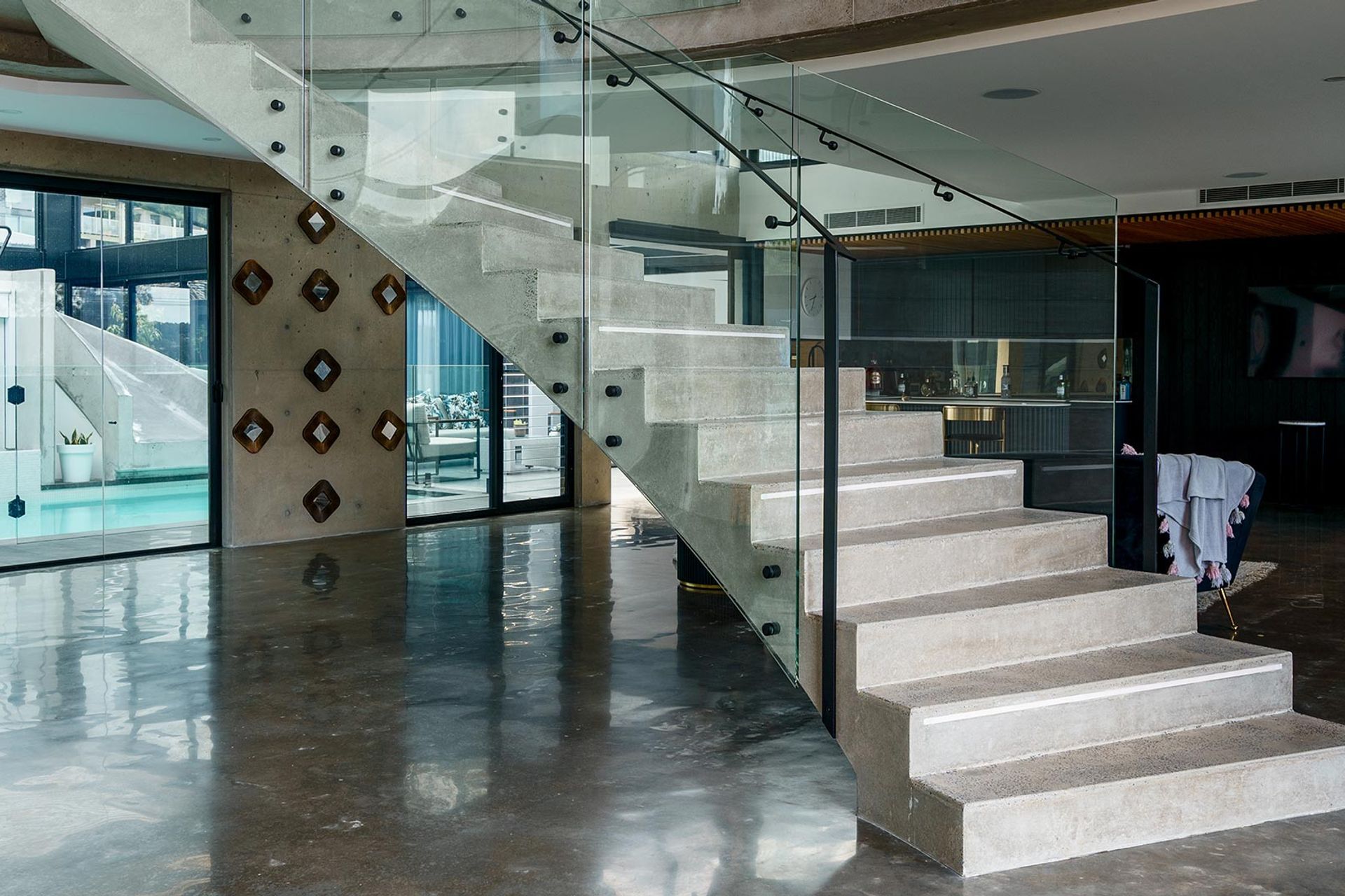 The Esplanade – Twin Bent Glass Curved Staircase