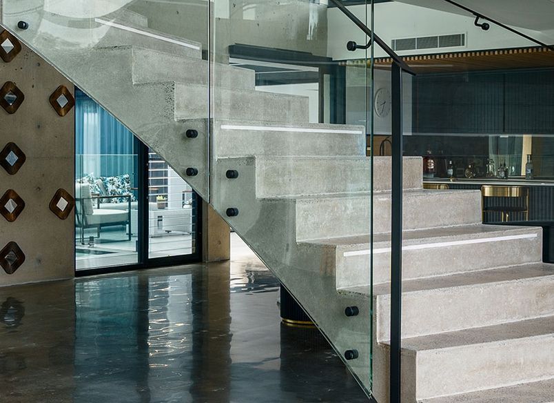 The Esplanade – Twin Bent Glass Curved Staircase