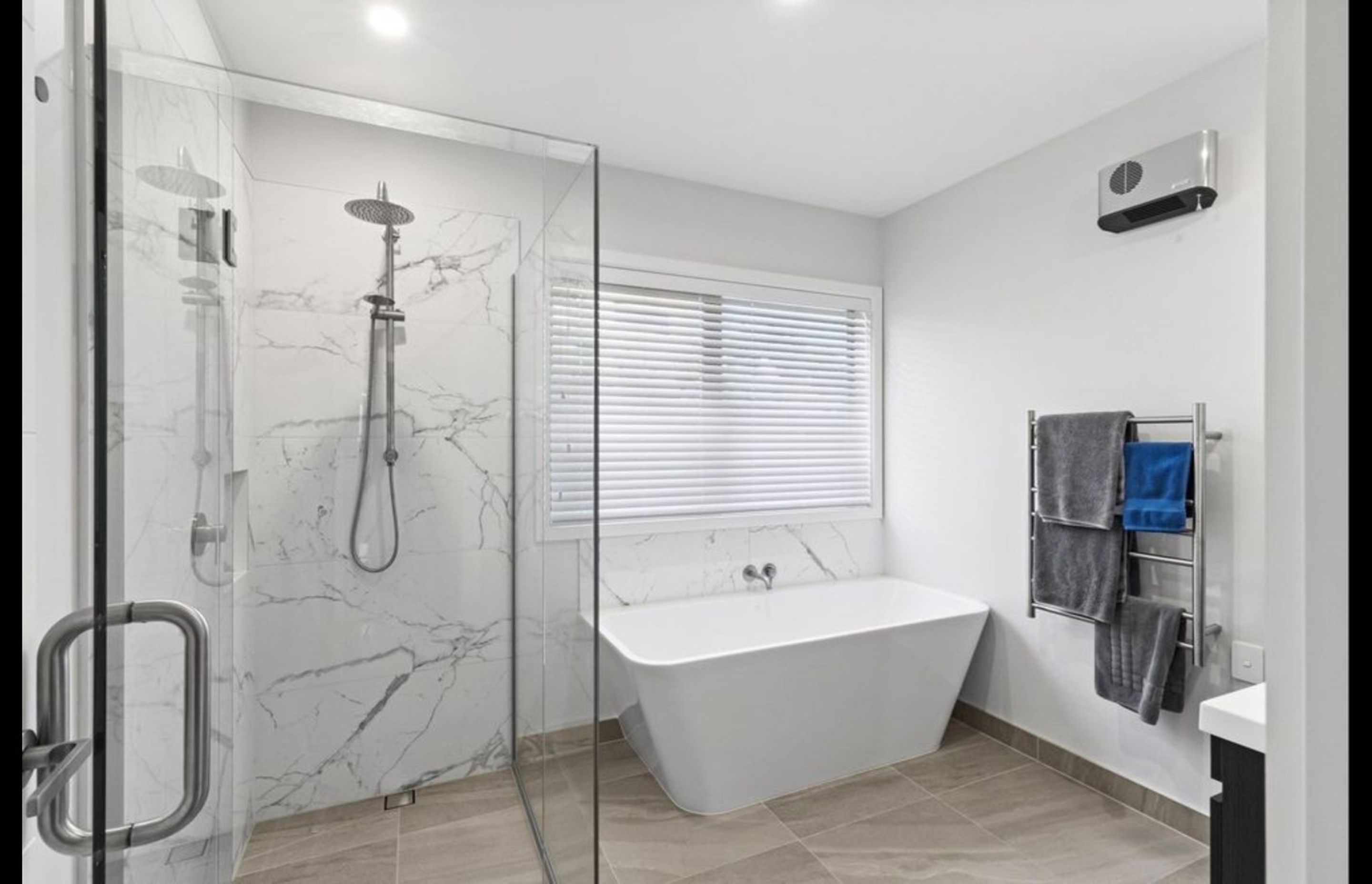 Tiled-bathroom-1.jpg