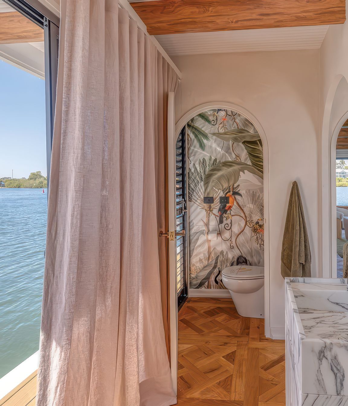 archipro-projectauhw1390versaillesnaturalthefrenchmartinihouseboat10portrait.jpeg