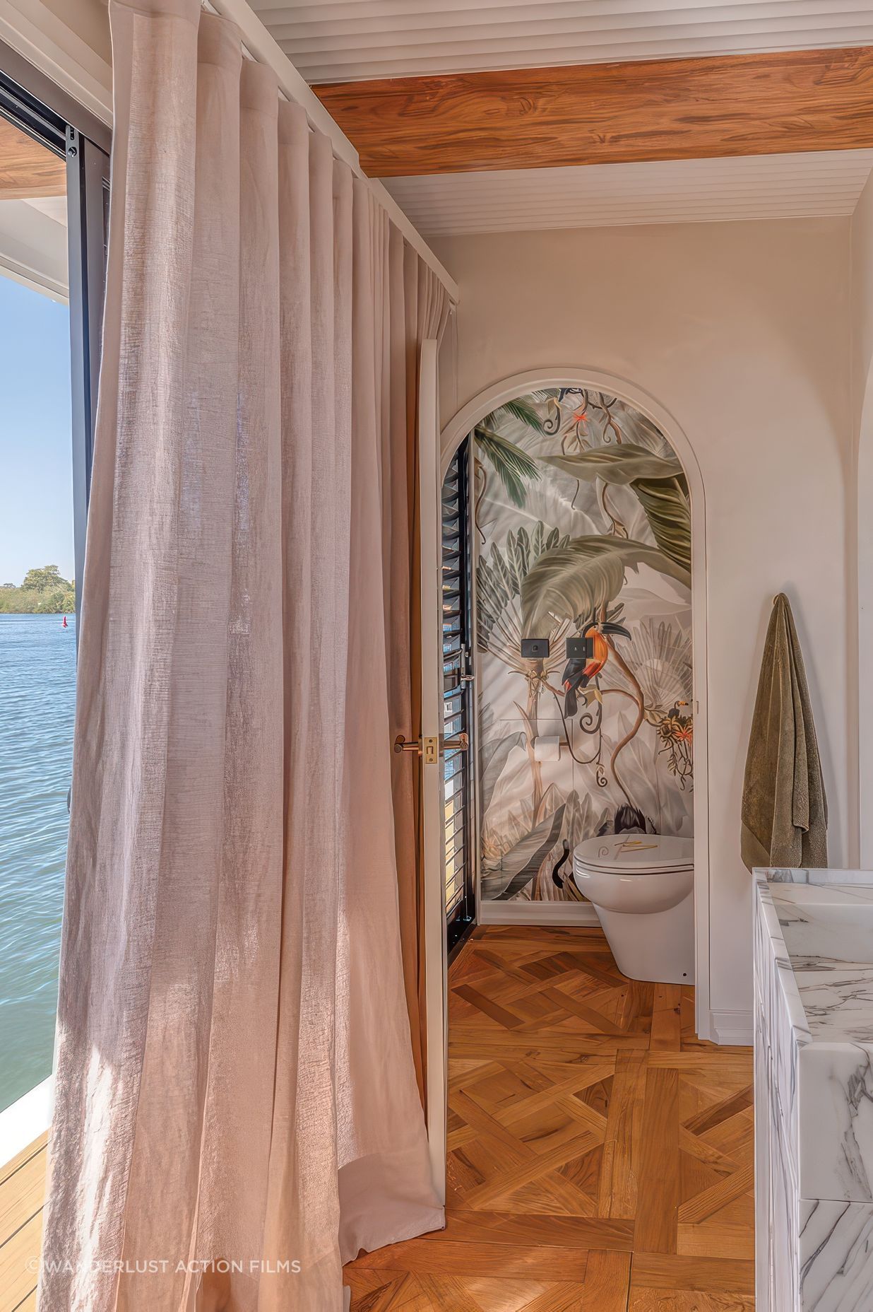 archipro-projectauhw1390versaillesnaturalthefrenchmartinihouseboat10portrait.jpeg