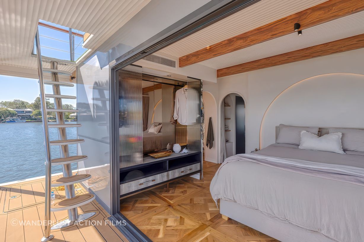 archipro-projectauhw1390versaillesnaturalthefrenchmartinihouseboat11.jpeg