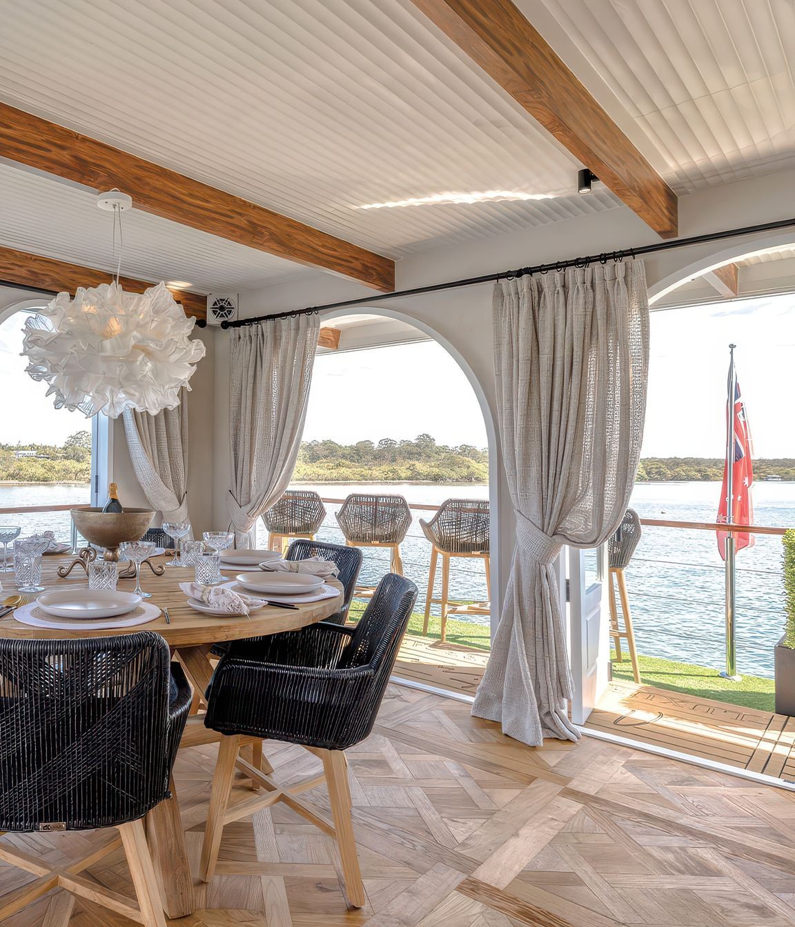 archipro-projectauhw1390versaillesnaturalthefrenchmartinihouseboat7portrait.jpeg