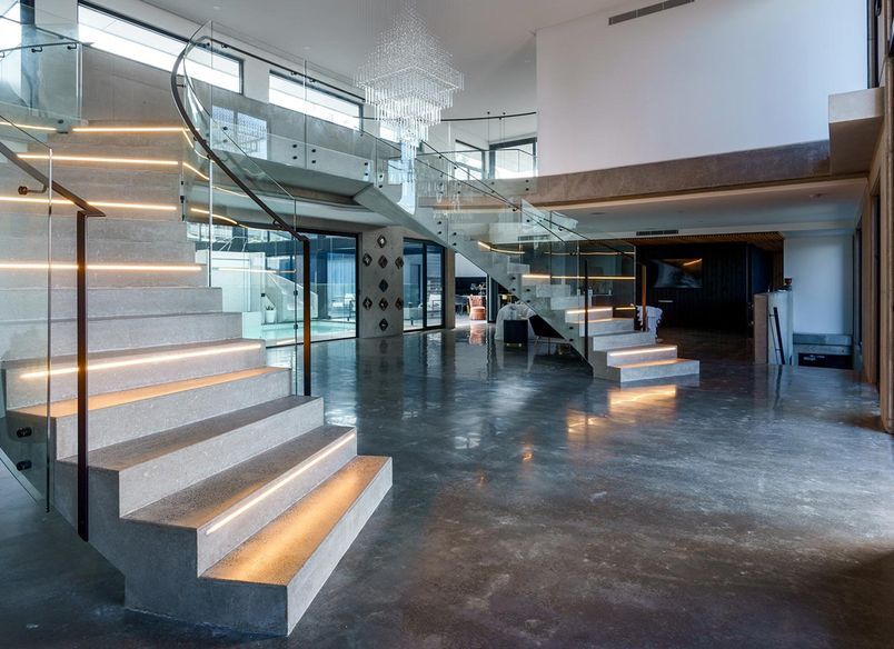 The Esplanade – Twin Bent Glass Curved Staircase