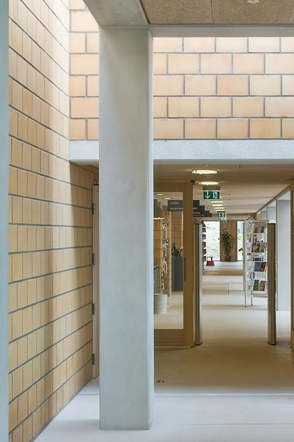 05-Matt-Day-Architect-Matt-Day-Asnaes-Library-Hallway.jpeg