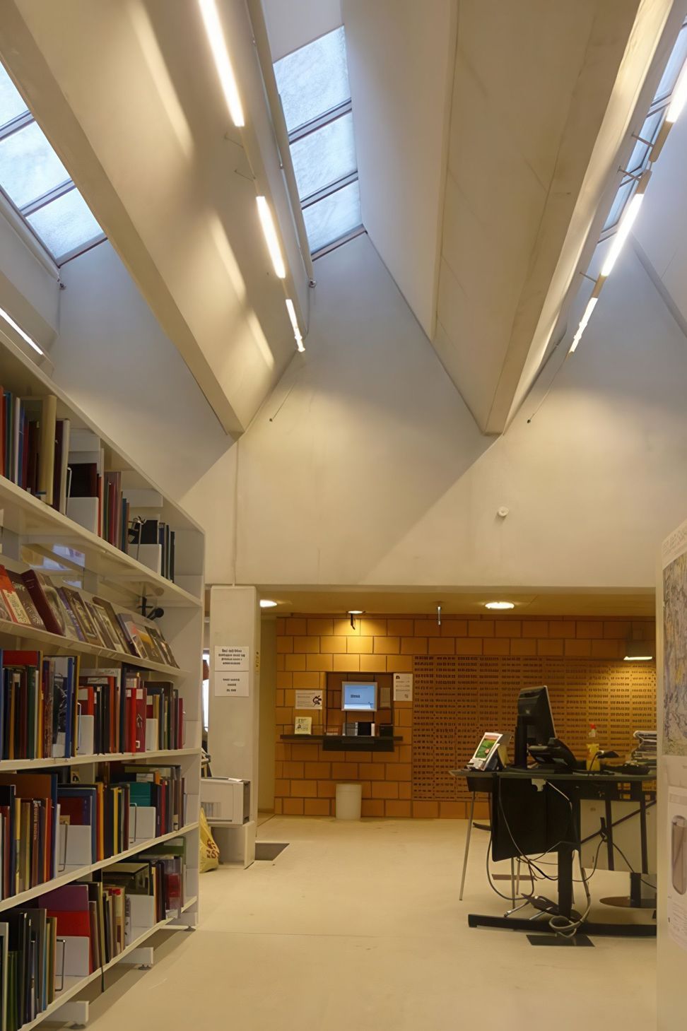 07-Matt-Day-Architect-Matt-Day-Asnaes-Library-Interior.jpeg