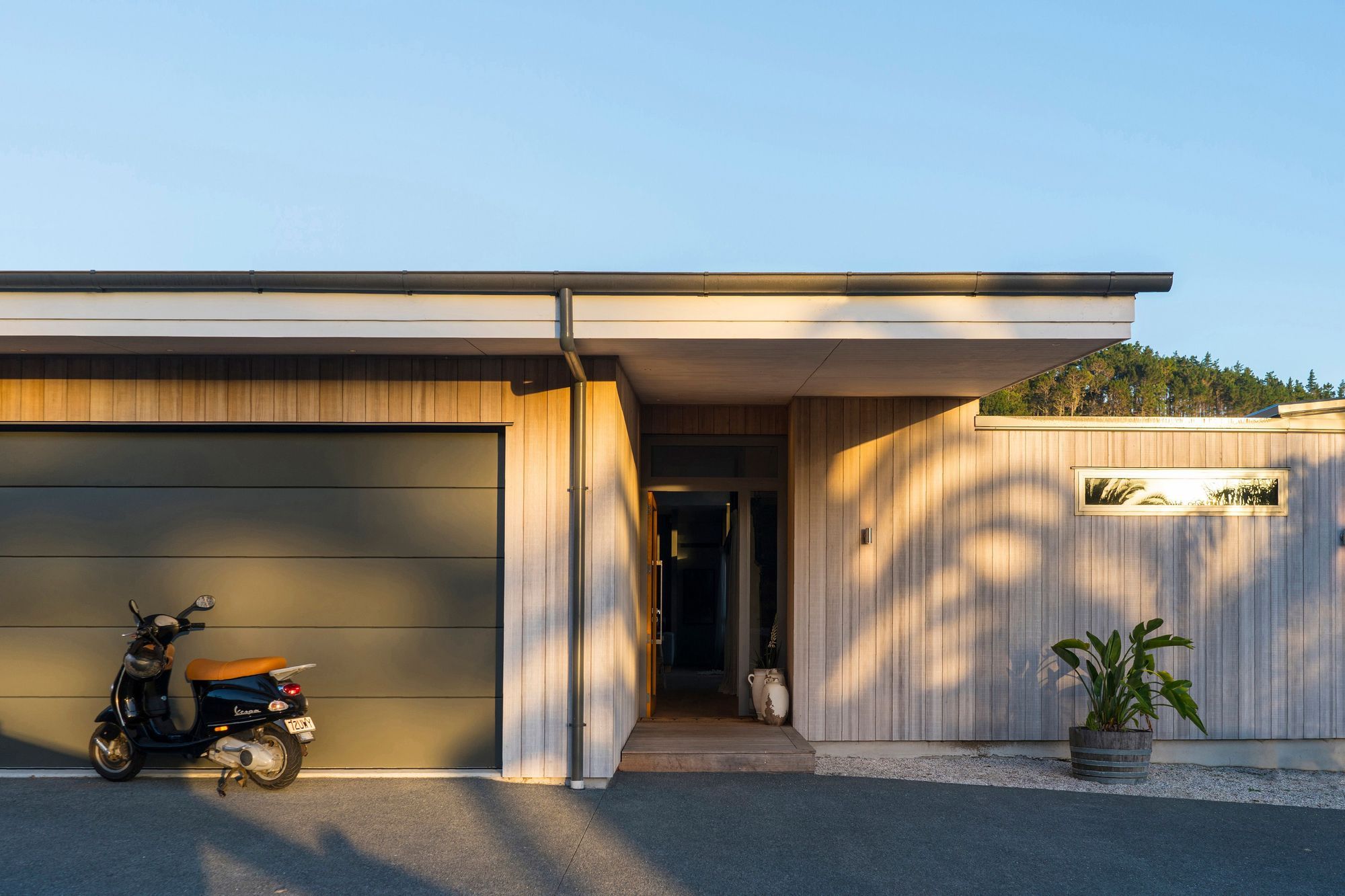 02-Titoki-HouseEntry-ElevationScott-Thorp-Photographer2.jpg