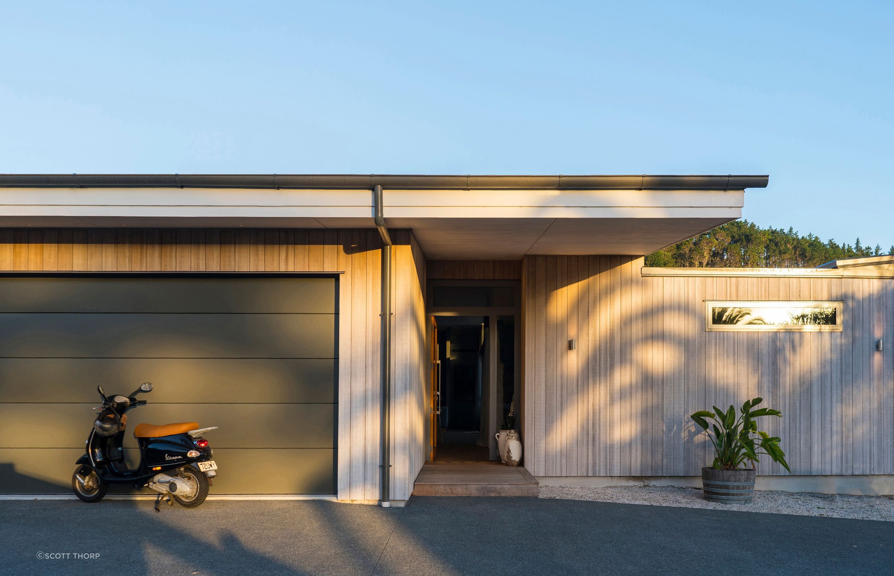 02-Titoki-HouseEntry-ElevationScott-Thorp-Photographer2.jpg