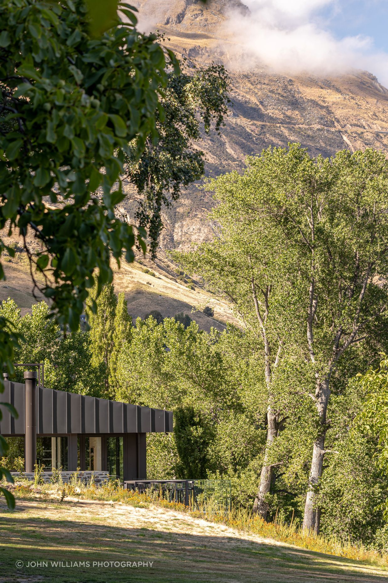 023-Ben-Hudson-Architects-Lake-House-natural-garden.jpg