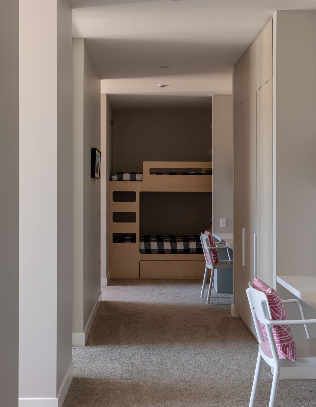 029-Ben-Hudson-Architects-Lake-House-bunkroom.jpg