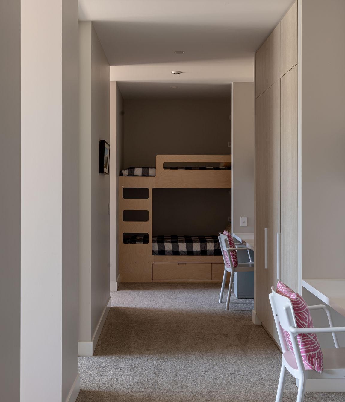 029-Ben-Hudson-Architects-Lake-House-bunkroom.jpg