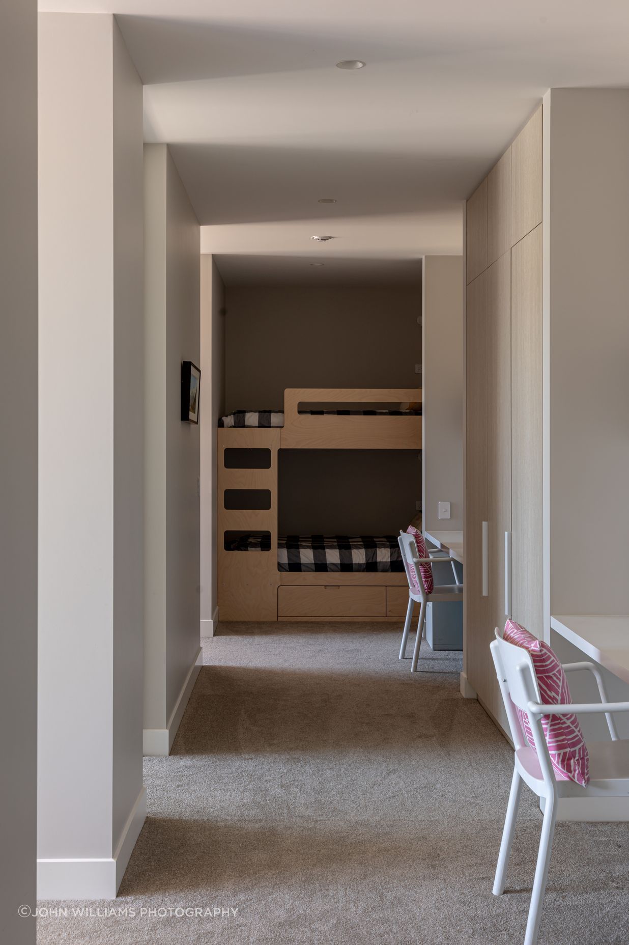 029-Ben-Hudson-Architects-Lake-House-bunkroom.jpg