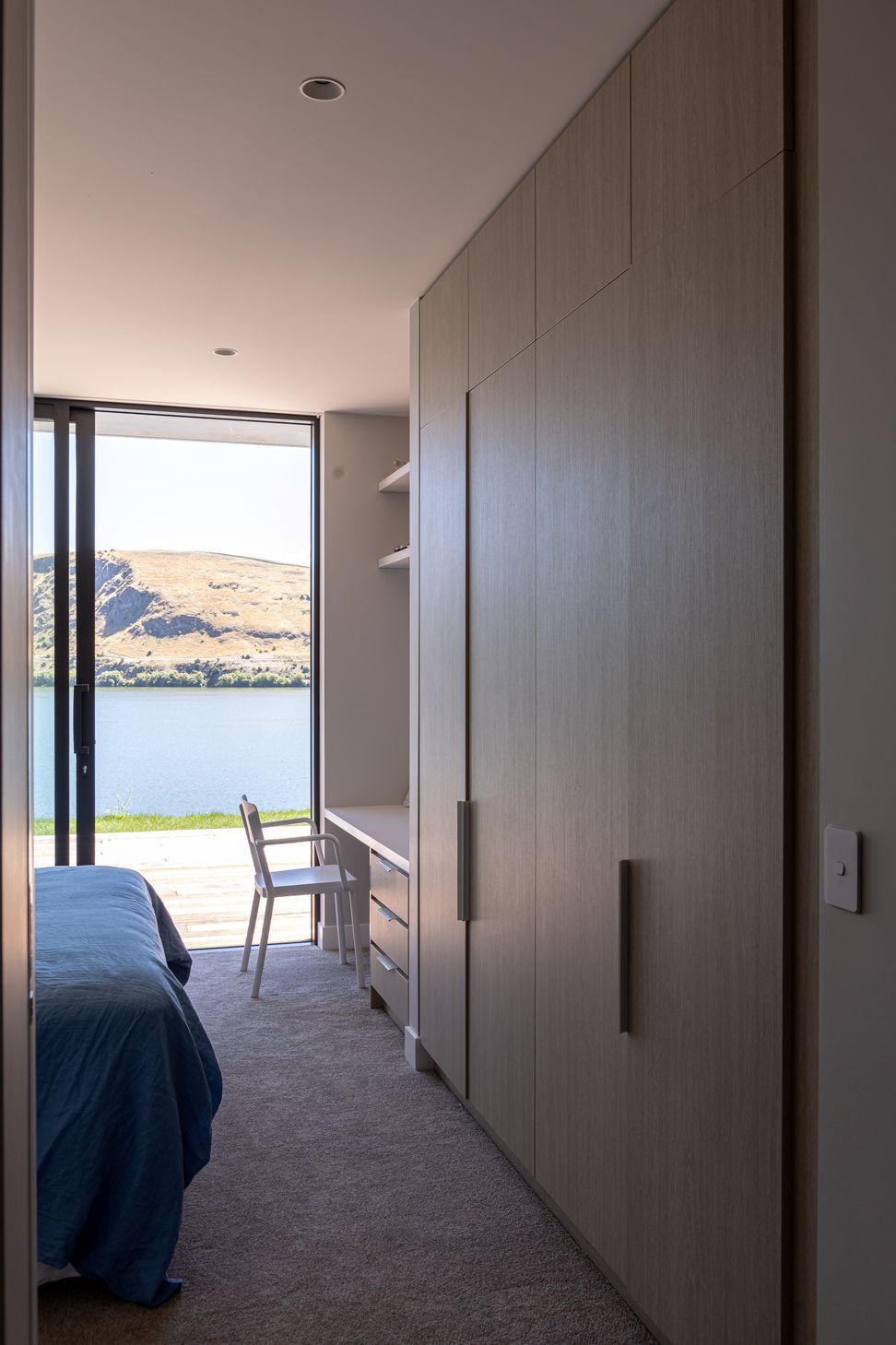 030-Ben-Hudson-Architects-Lake-House-kids-bedroom-1.jpg