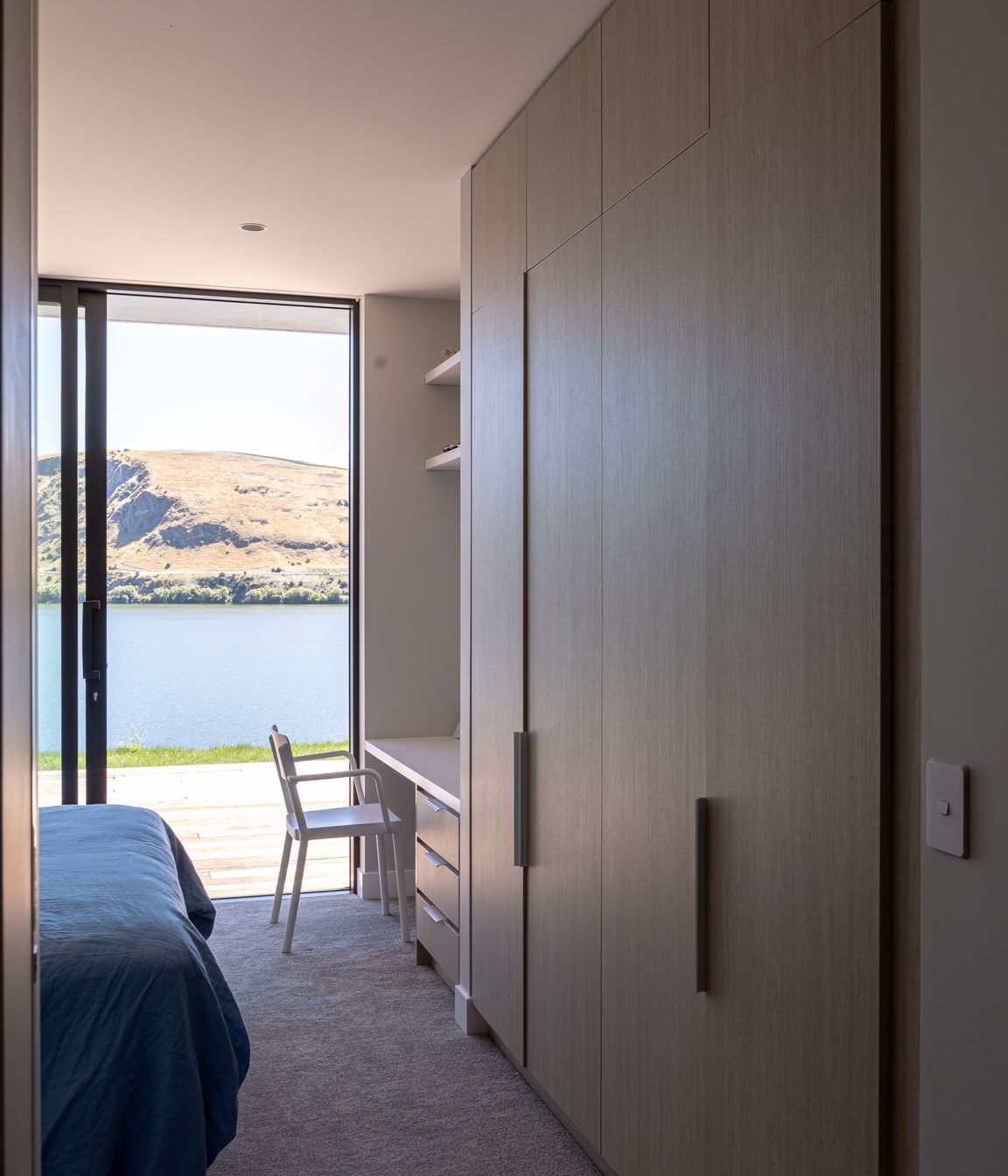 030-Ben-Hudson-Architects-Lake-House-kids-bedroom-1.jpg