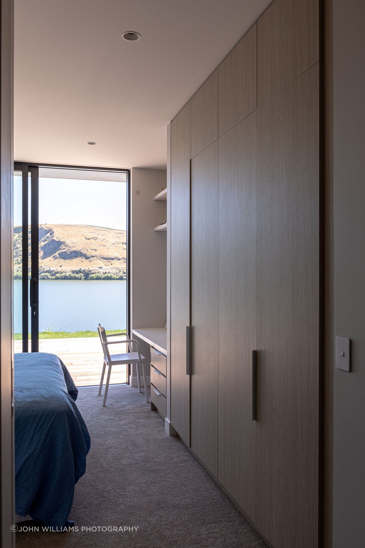 030-Ben-Hudson-Architects-Lake-House-kids-bedroom-1.jpg