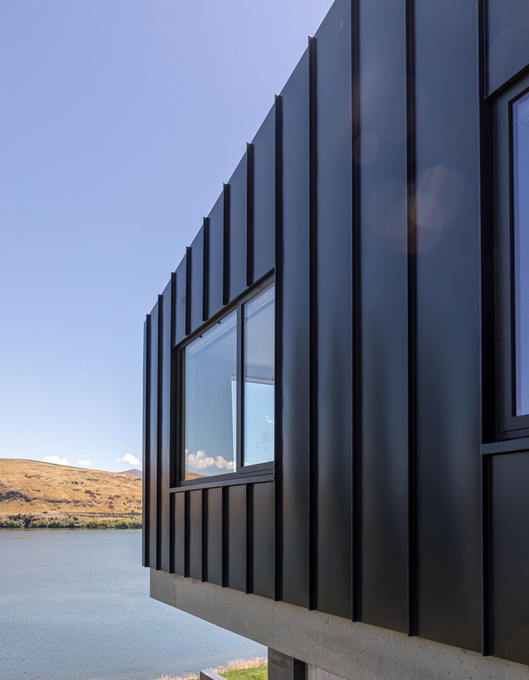 033-Ben-Hudson-Architects-Lake-House-lakeside-cantilever.jpg