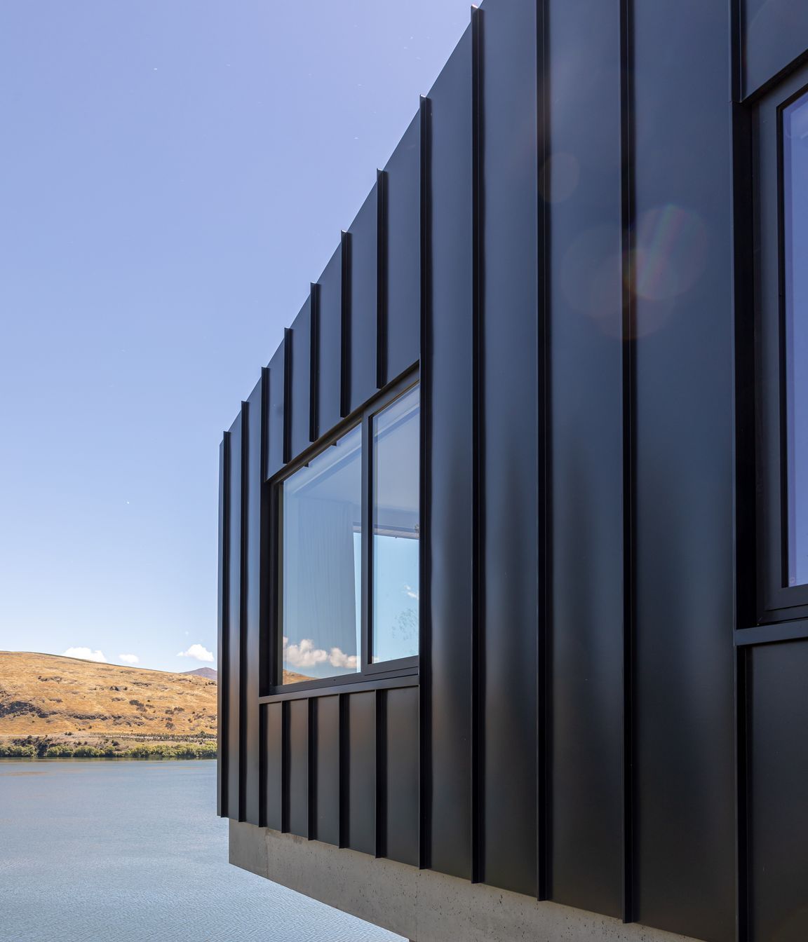 033-Ben-Hudson-Architects-Lake-House-lakeside-cantilever.jpg