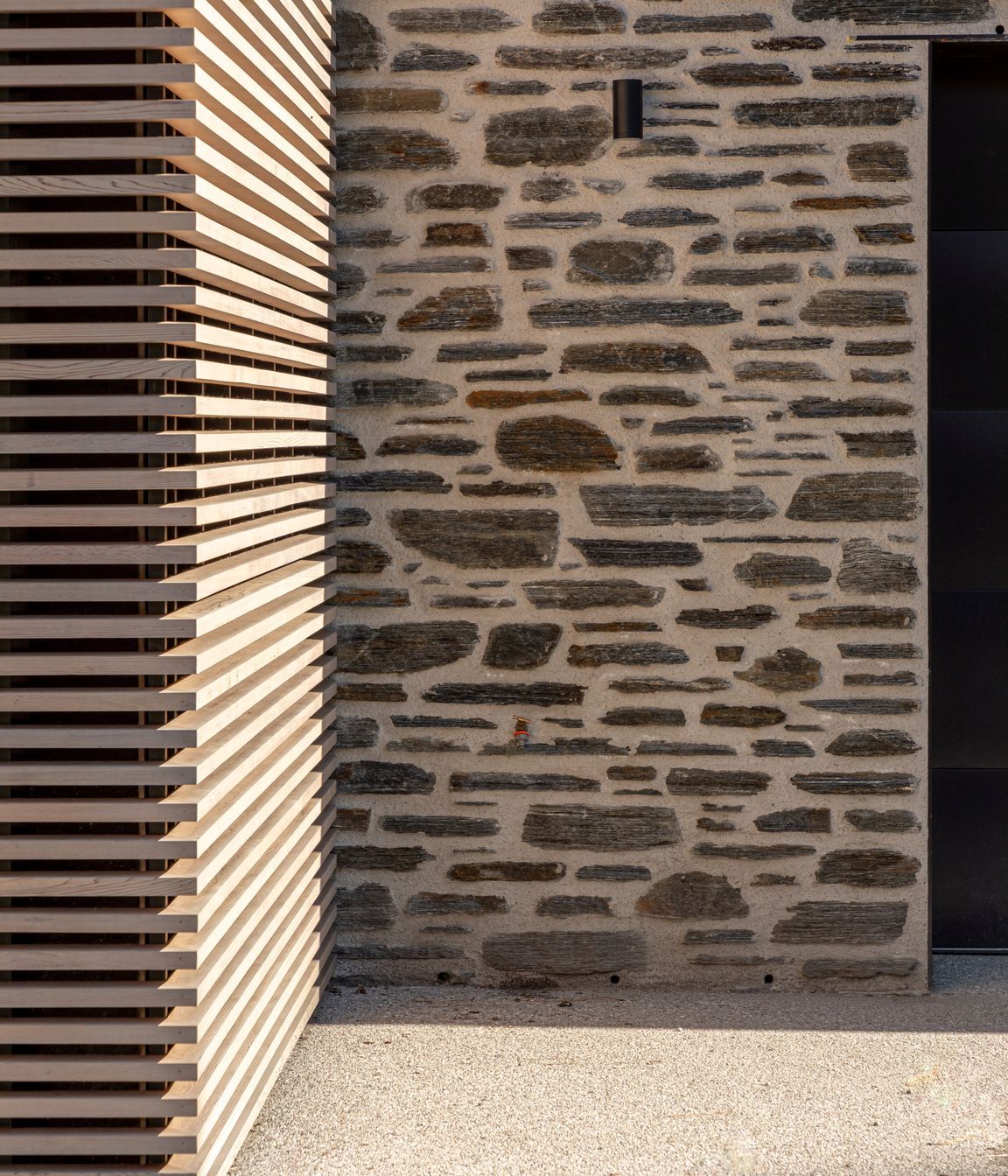 055-Ben-Hudson-Architects-Lake-House-stone-timber-detail.jpg