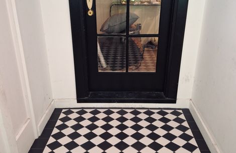 Colonial style tiled porch