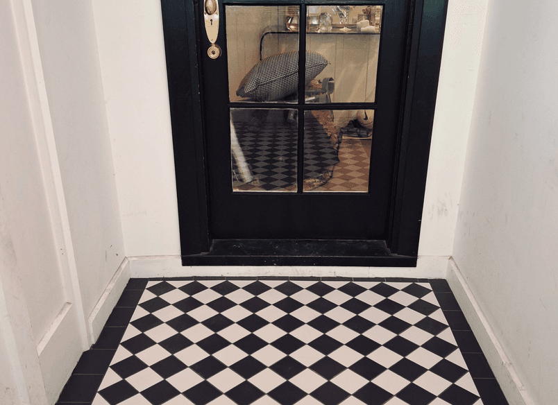 Colonial style tiled porch