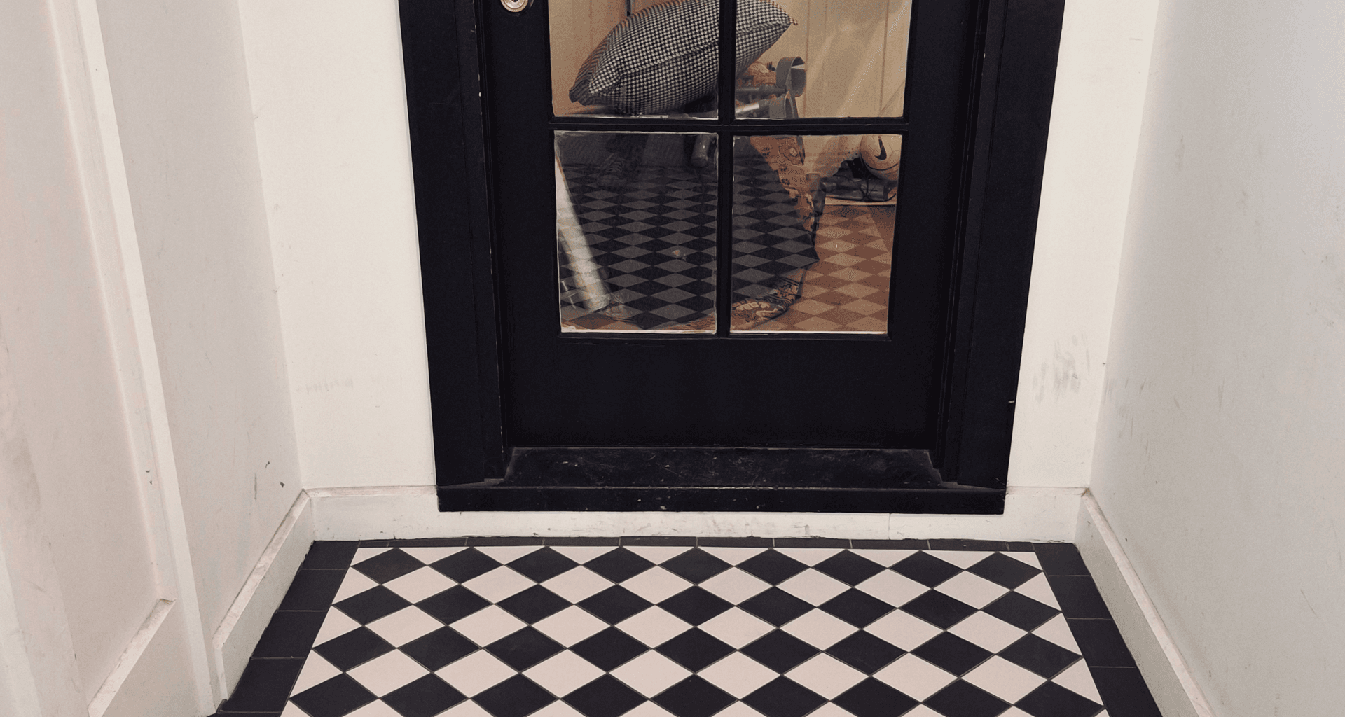 Colonial style tiled porch banner