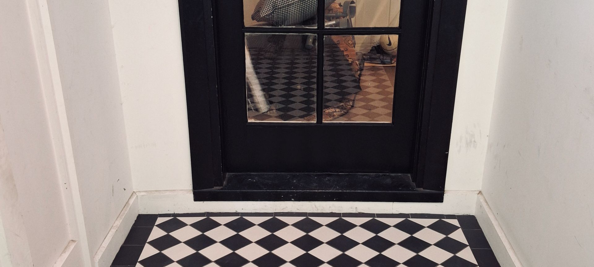 Colonial style tiled porch banner